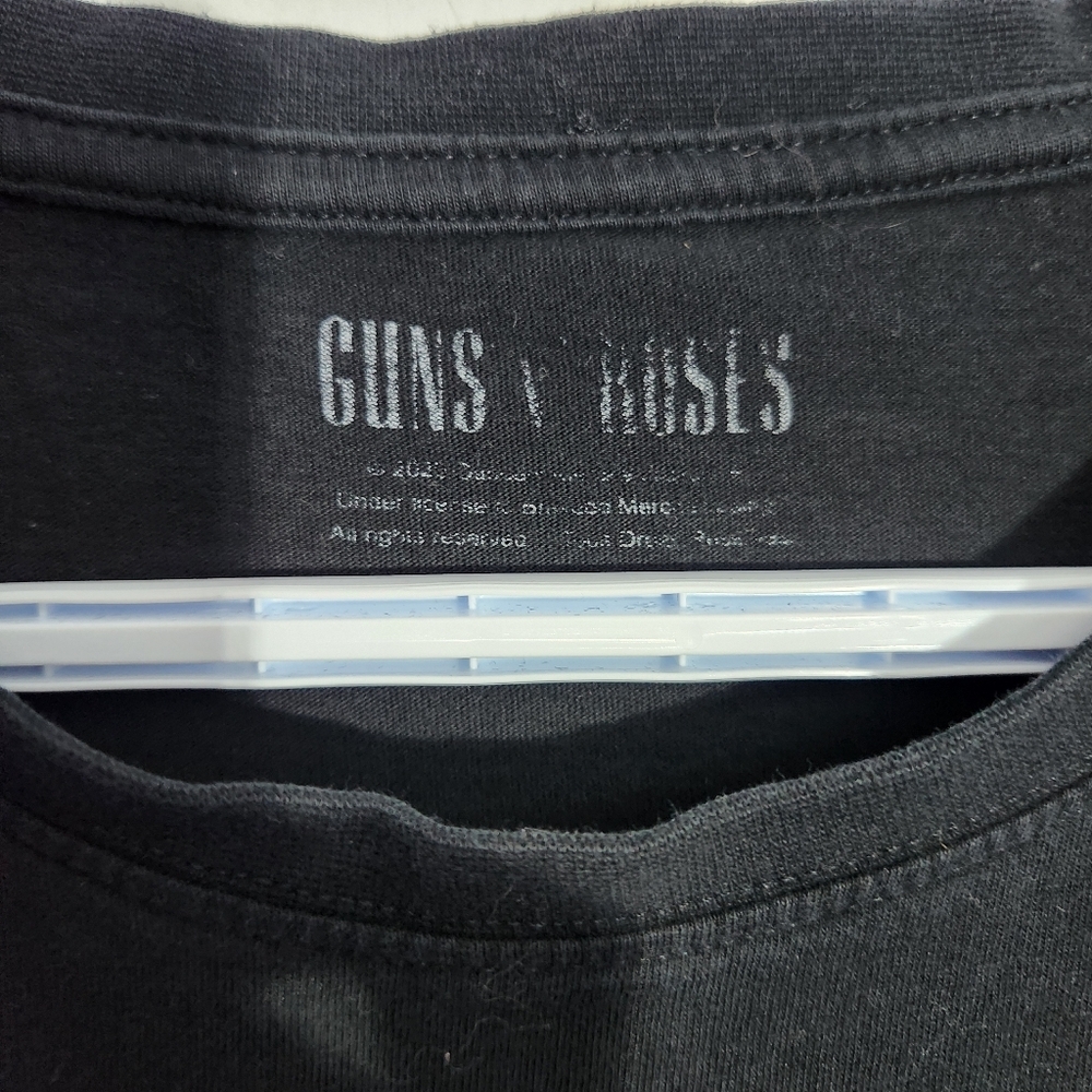 Guns And Roses Graphic Tee - Picture 2 of 3